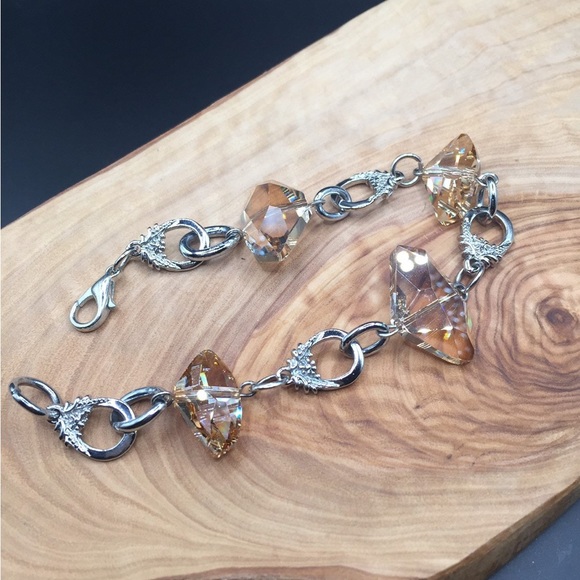 Bracelet with genuine Swarovski Crystals (NEW) - Picture 7 of 8